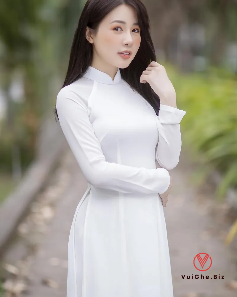 gai xinh mac ao dai khoe mong 34