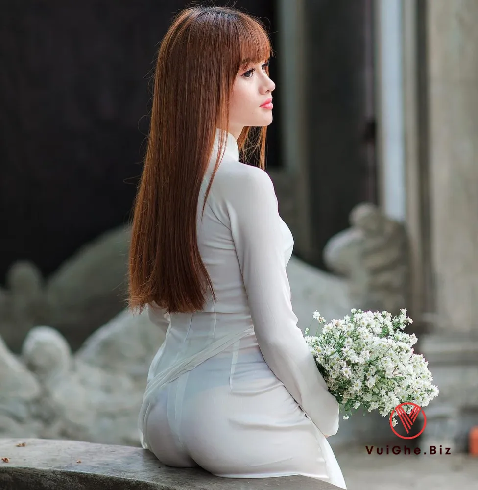 gai xinh mac ao dai khoe mong 35