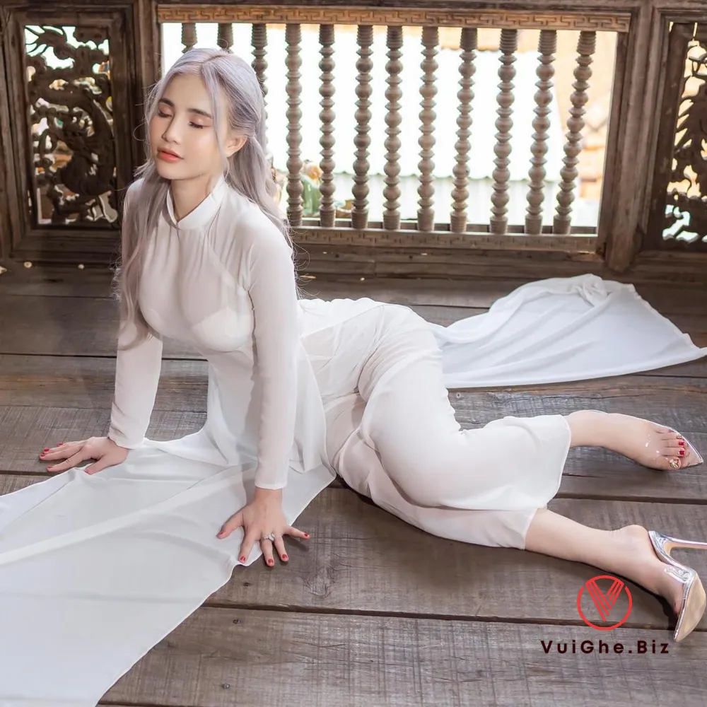 gai xinh mac ao dai khoe mong 37