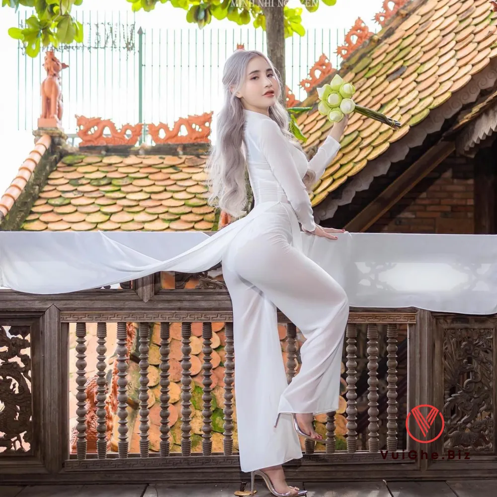 gai xinh mac ao dai khoe mong 38