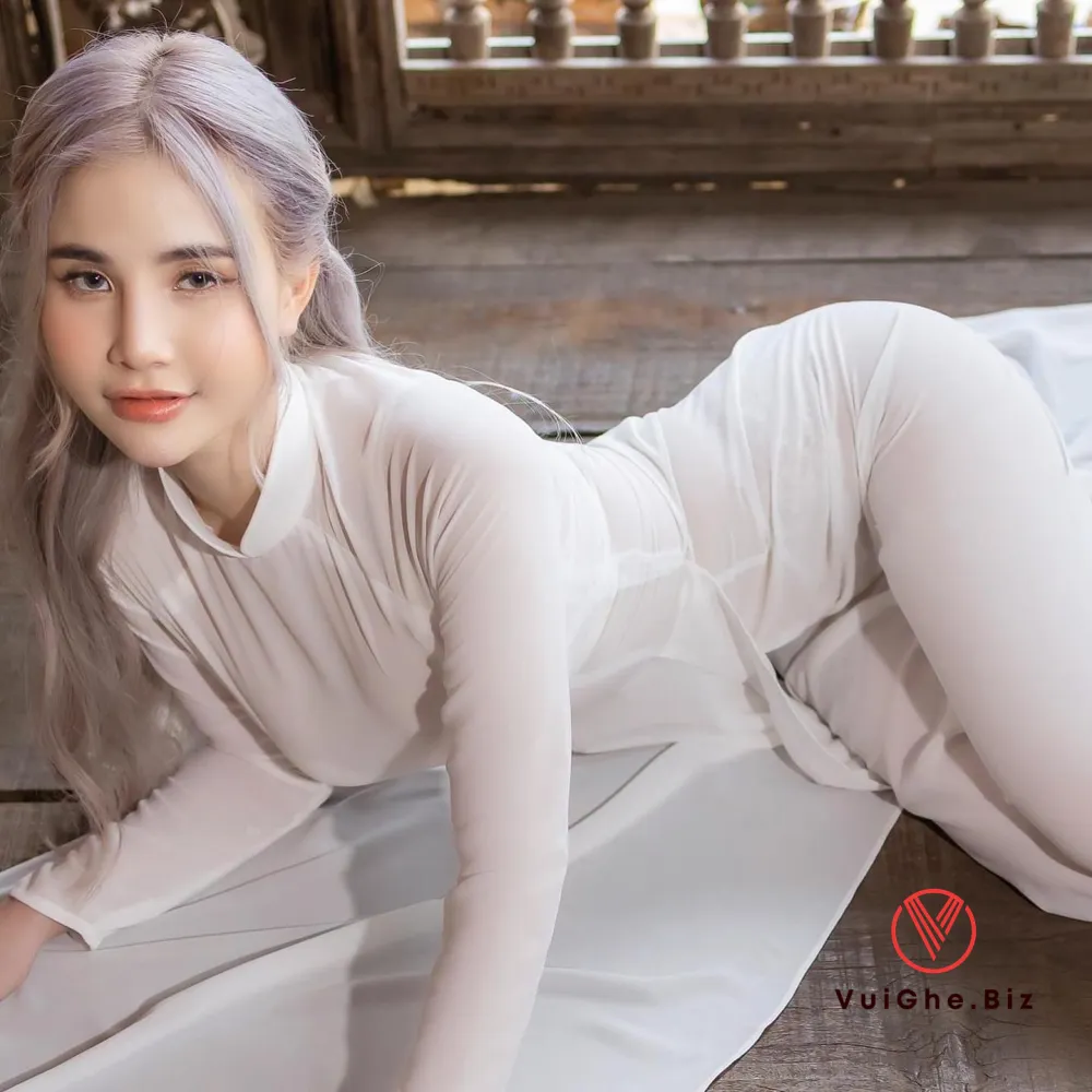 gai xinh mac ao dai khoe mong 39 1