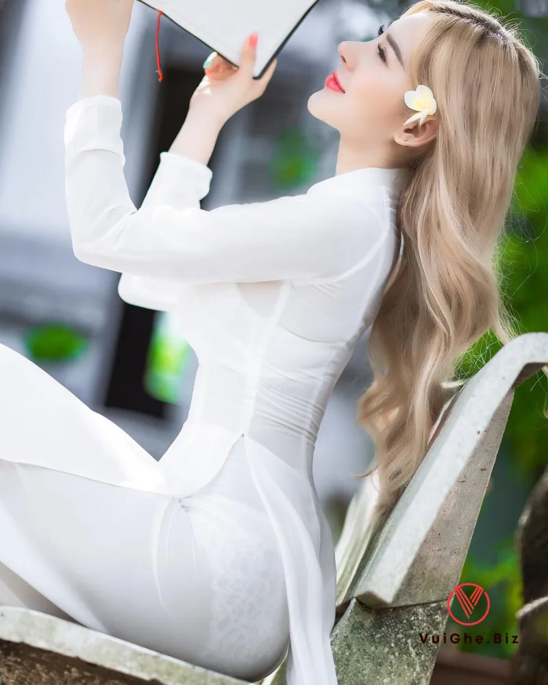 gai xinh mac ao dai khoe mong 41