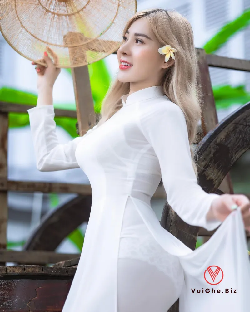 gai xinh mac ao dai khoe mong 44