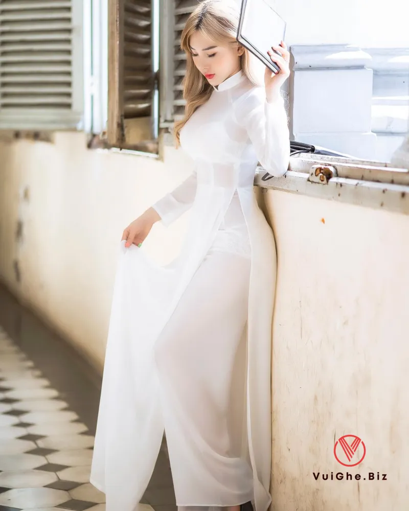 gai xinh mac ao dai khoe mong 51