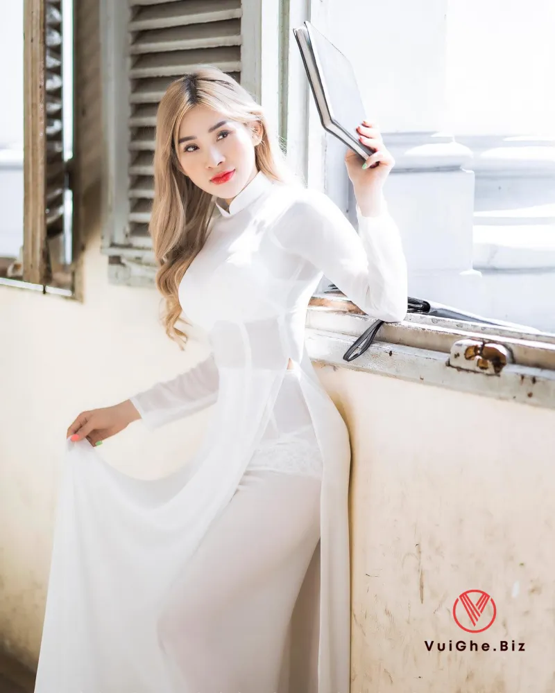 gai xinh mac ao dai khoe mong 53