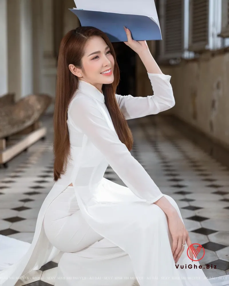 gai xinh mac ao dai khoe mong 64