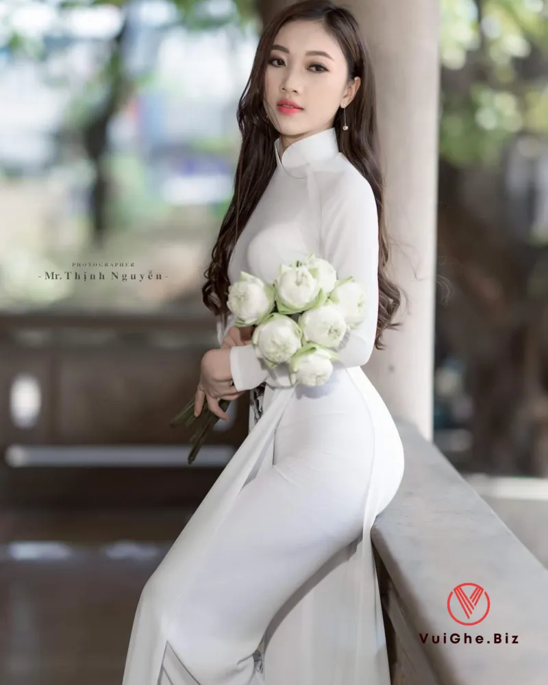 gai xinh mac ao dai khoe mong 81