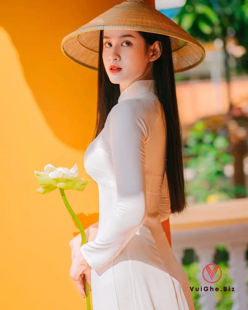 gai xinh mac ao dai khoe mong 82