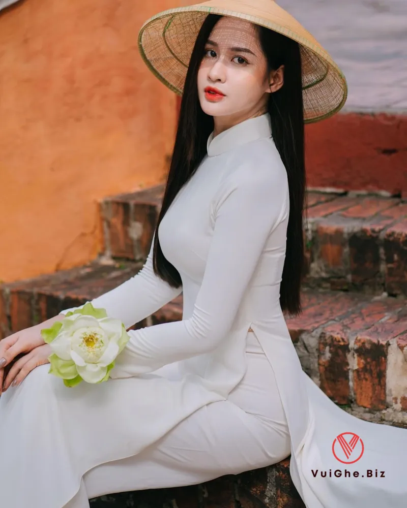 gai xinh mac ao dai khoe mong 92