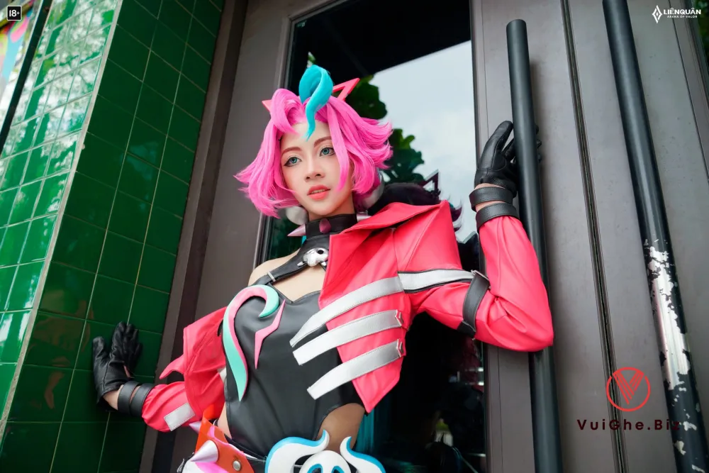 Ảnh gái xinh cosplay liên quân mobile quyến rũ vú to 