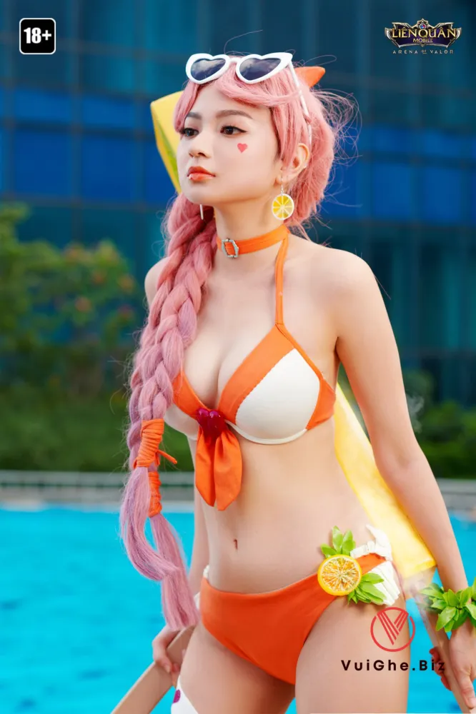 Ảnh Airi tiệc bãi biển cosplay