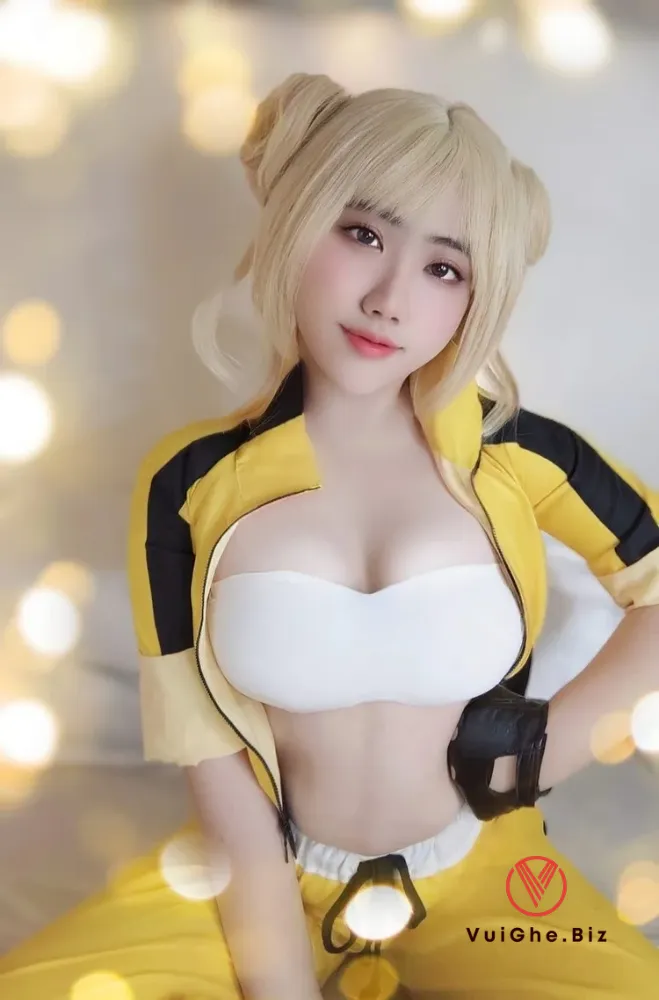 Ảnh gái xinh cosplay Qi vú to tròn trắng nõn 