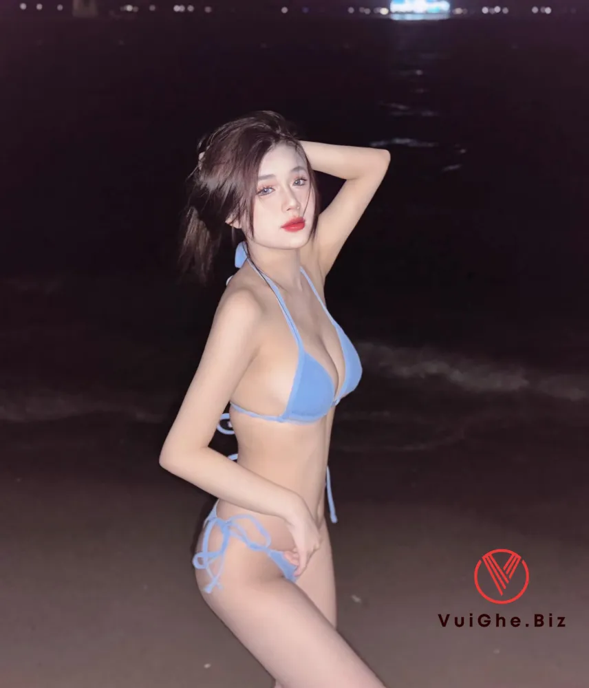 Clip sex quỳnh nga mặc bikini màu xanh dương thân hình cực nuột tại bãi biển 