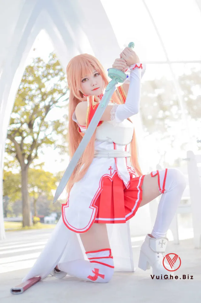 Ảnh gái xinh thủ dâm cosplay quyến rũ cầm kiếm 