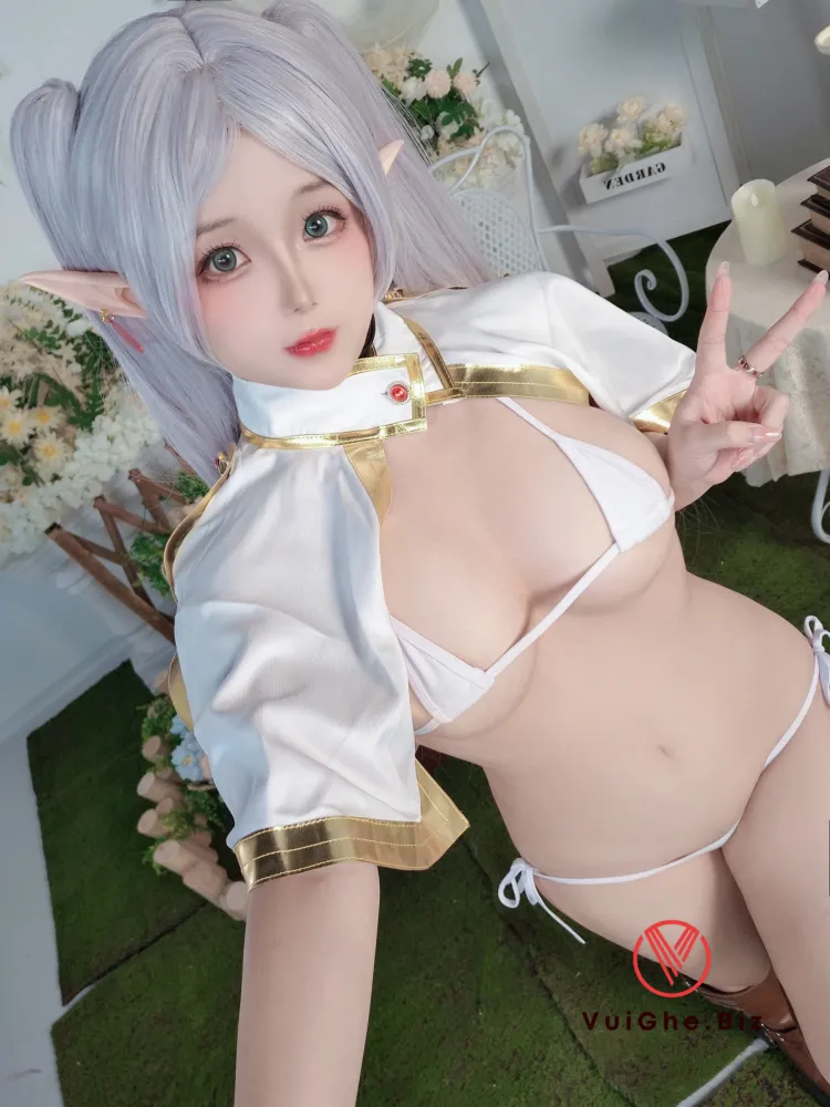 Hình ảnh vú to cosplay thân hình gợi cảm trắng nõn sexy 