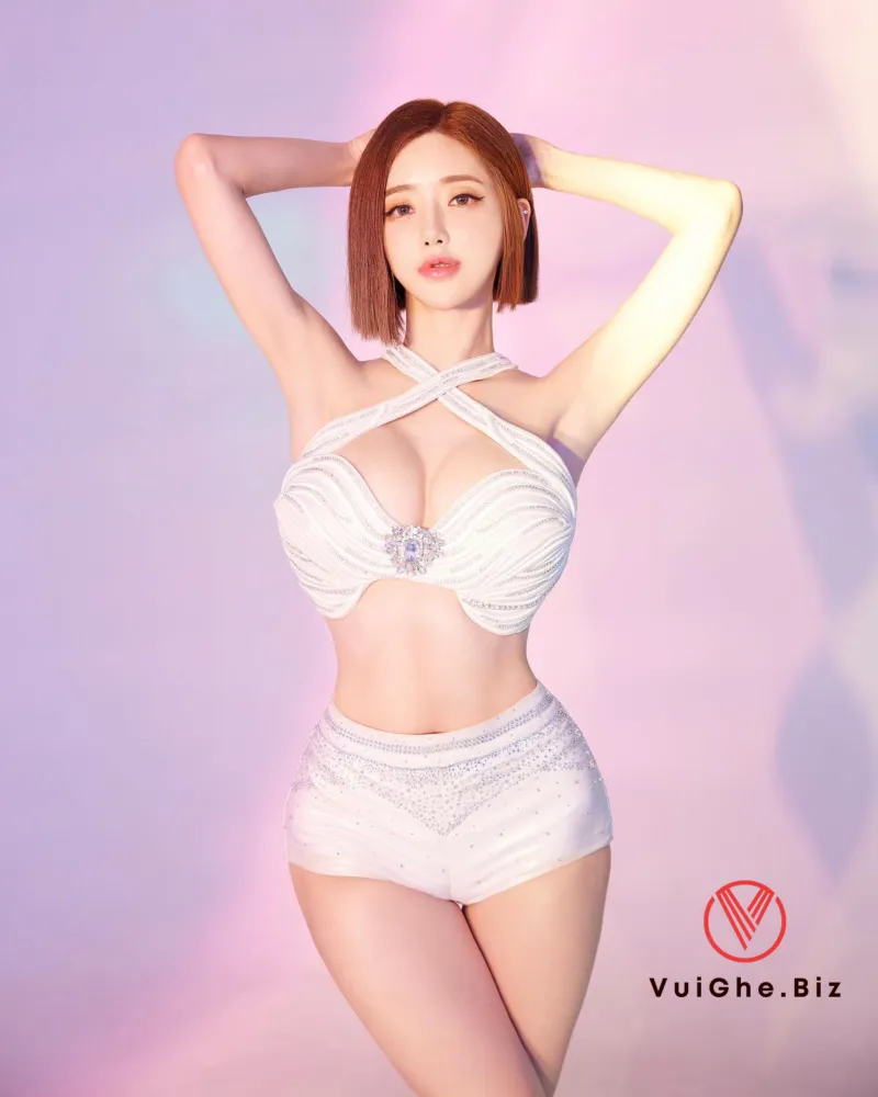 Hình ảnh vú to của nữ DJ Soda gợi cảm sexy