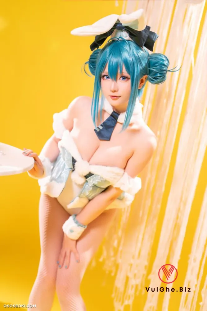 Ảnh Cosplay Miku bikini sexy vú to ngọt nước