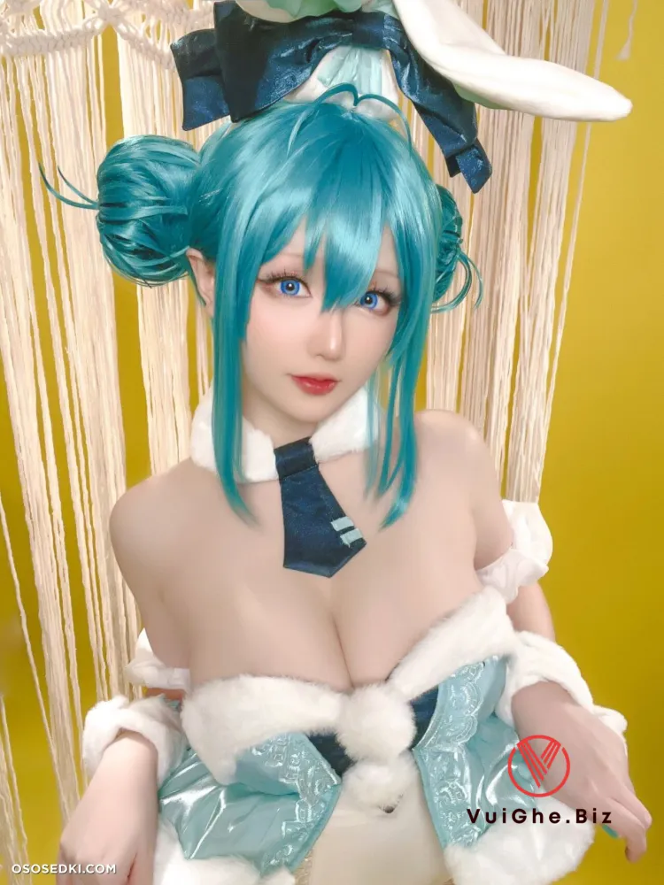 cosplay miku nude 15