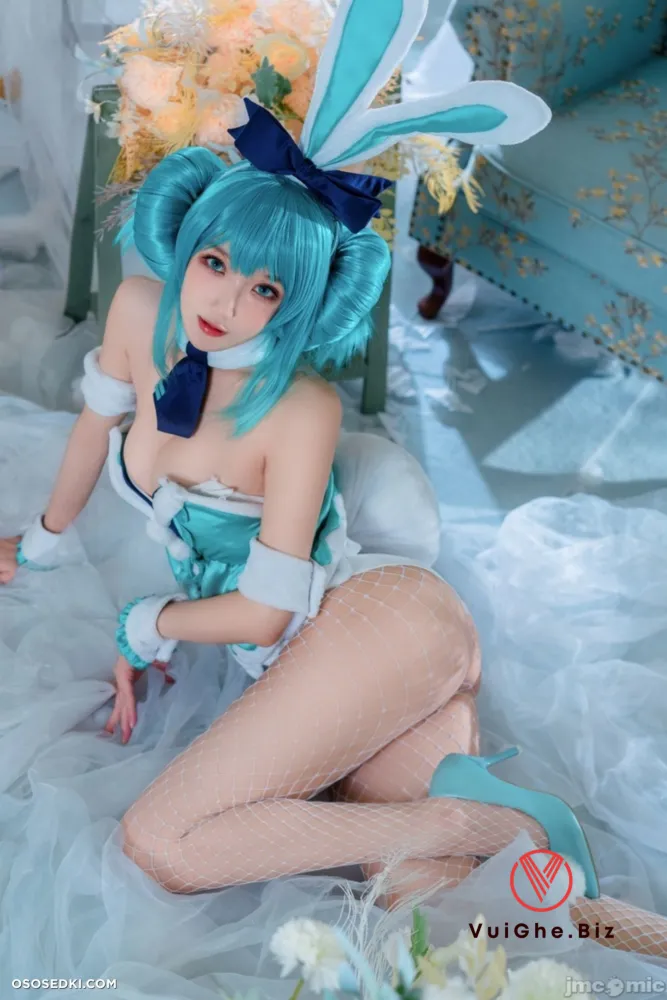 cosplay miku nude 18