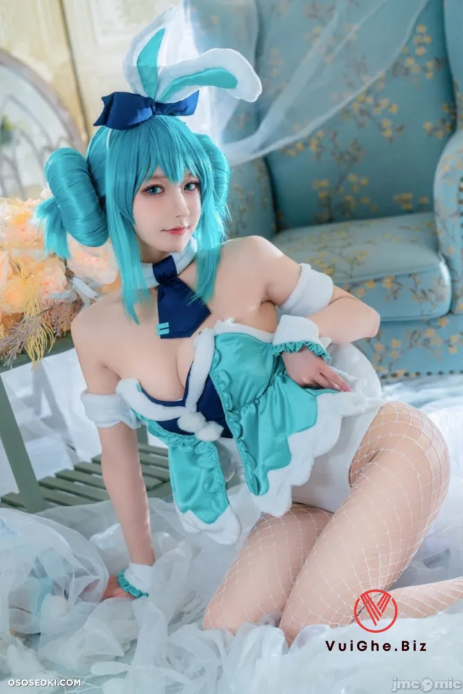 cosplay miku nude 19