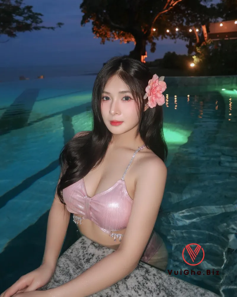 Hình ảnh Quỳnh alee bikini vú to tròn sexy gợi tình 